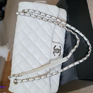 CHANEL Easy Jumbo Flap Bag